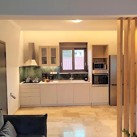 Koukounari In Chania Center *